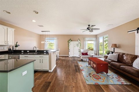 Casa en venta en Land O' Lakes, Florida, 5 dormitorios, 298.03 m2 № 1387476 - foto 13