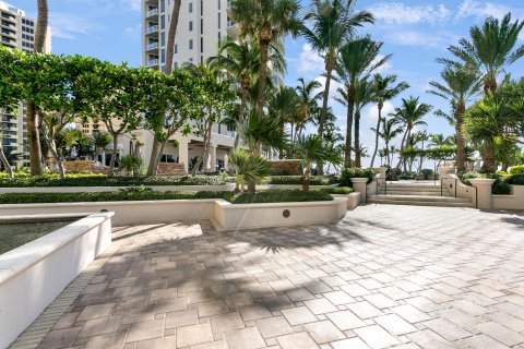 Condominio en venta en Riviera Beach, Florida, 2 dormitorios, 196.49 m2 № 1227016 - foto 1