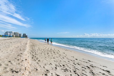 Condominio en venta en Riviera Beach, Florida, 2 dormitorios, 196.49 m2 № 1227016 - foto 3