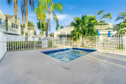 Condo in Hialeah, Florida, 1 bedroom  № 1384384 - photo 15