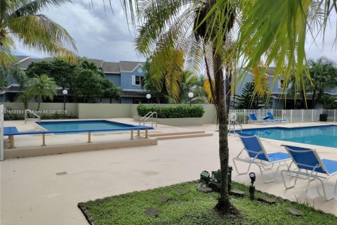 Condo in Hialeah, Florida, 1 bedroom  № 1384384 - photo 12