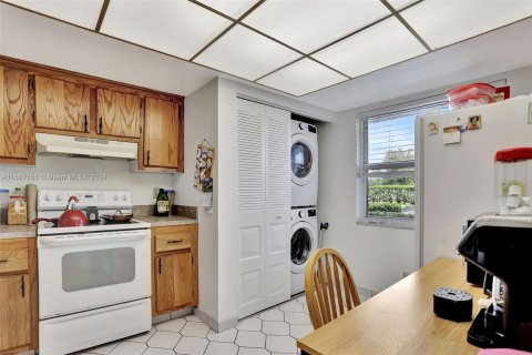 Condo in Margate, Florida, 2 bedrooms  № 1384431 - photo 3