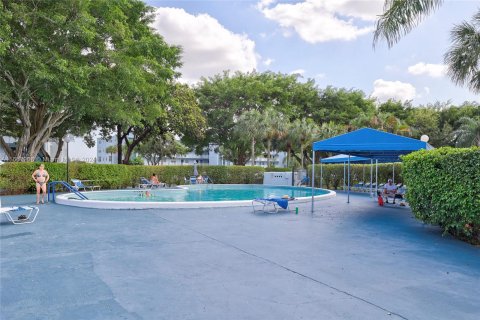 Condo in Margate, Florida, 2 bedrooms  № 1384431 - photo 25