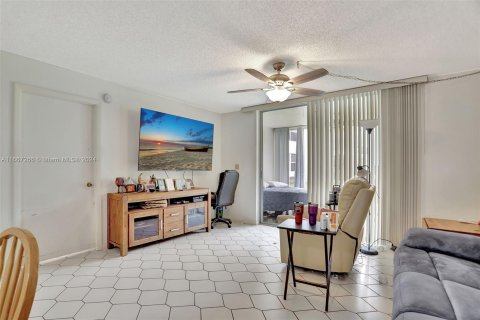 Condo in Margate, Florida, 2 bedrooms  № 1384431 - photo 9