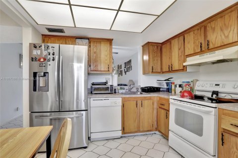 Condo in Margate, Florida, 2 bedrooms  № 1384431 - photo 5