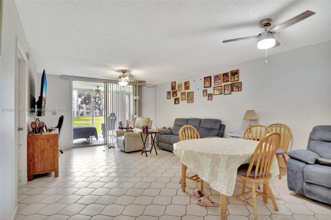 Condo in Margate, Florida, 2 bedrooms  № 1384431 - photo 6