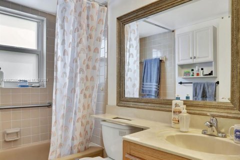 Condo in Margate, Florida, 2 bedrooms  № 1384431 - photo 15