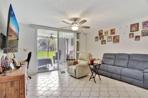 Condo in Margate, Florida, 2 bedrooms  № 1384431 - photo 8