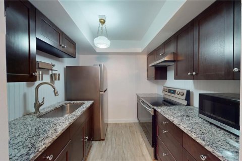 Condo in Saint Petersburg, Florida, 1 bedroom  № 1392452 - photo 3