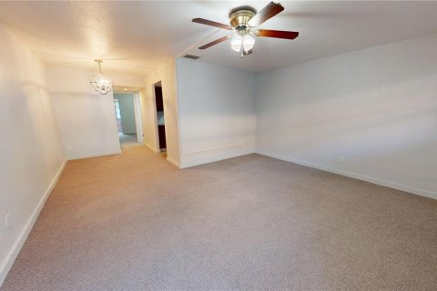 Condo in Saint Petersburg, Florida, 1 bedroom  № 1392452 - photo 2