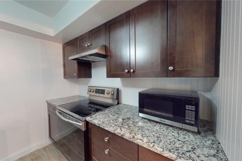 Condo in Saint Petersburg, Florida, 1 bedroom  № 1392452 - photo 17