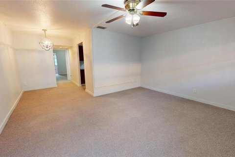 Condo in Saint Petersburg, Florida, 1 bedroom  № 1392452 - photo 8