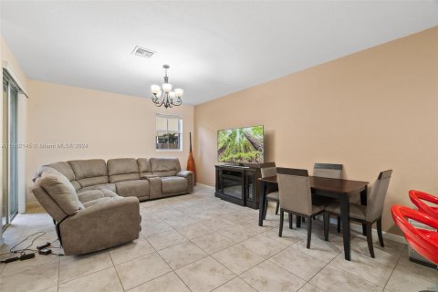 House in Homestead, Florida 3 bedrooms, 160.81 sq.m. № 1073182 - photo 17