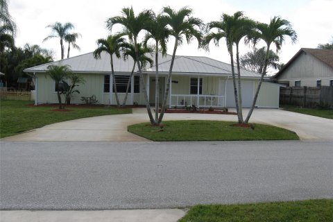 House in Jensen Beach, Florida 3 bedrooms, 166.76 sq.m. № 1029739 - photo 15