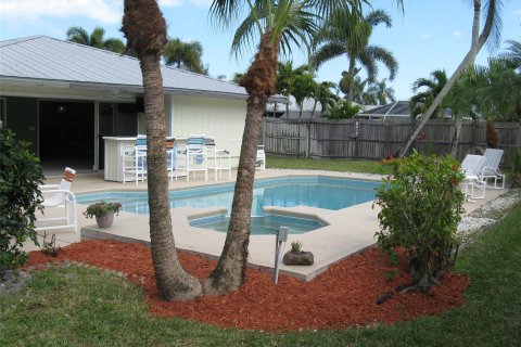 House in Jensen Beach, Florida 3 bedrooms, 166.76 sq.m. № 1029739 - photo 11