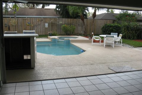 House in Jensen Beach, Florida 3 bedrooms, 166.76 sq.m. № 1029739 - photo 14