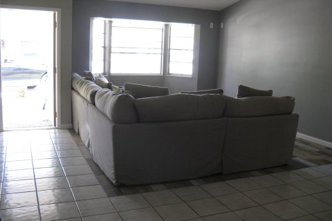 Casa en venta en Jensen Beach, Florida, 3 dormitorios, 166.76 m2 № 1029739 - foto 7