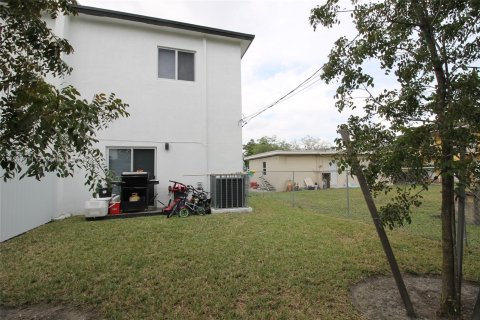 Immobilier commercial à vendre à Opa-locka, Floride: 366.03 m2 № 1058286 - photo 5