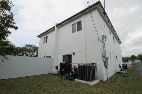 Immobilier commercial à vendre à Opa-locka, Floride: 366.03 m2 № 1058286 - photo 6