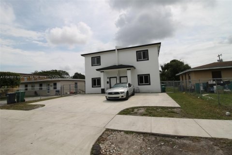 Immobilier commercial à vendre à Opa-locka, Floride: 366.03 m2 № 1058286 - photo 1