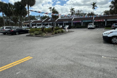 Commercial property in Hollywood, Florida № 1096901 - photo 20