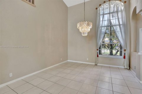 Villa ou maison à vendre à Pembroke Pines, Floride: 5 chambres, 310.76 m2 № 1415370 - photo 7