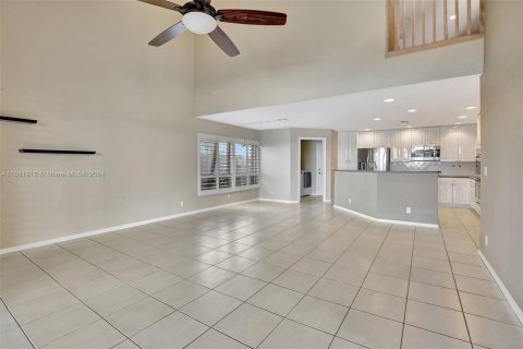 Villa ou maison à vendre à Pembroke Pines, Floride: 5 chambres, 310.76 m2 № 1415370 - photo 10