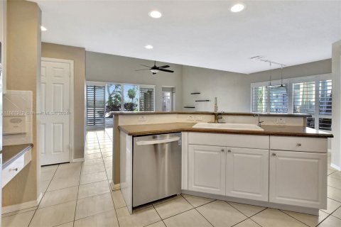 Villa ou maison à vendre à Pembroke Pines, Floride: 5 chambres, 310.76 m2 № 1415370 - photo 18