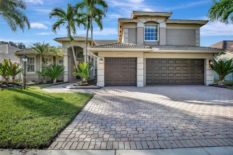 Villa ou maison à vendre à Pembroke Pines, Floride: 5 chambres, 310.76 m2 № 1415370 - photo 2