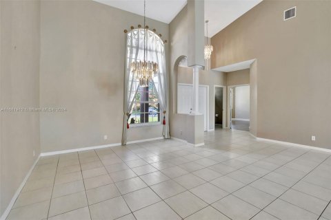 Villa ou maison à vendre à Pembroke Pines, Floride: 5 chambres, 310.76 m2 № 1415370 - photo 8