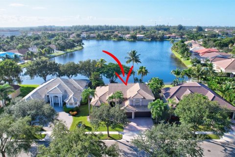 Villa ou maison à vendre à Pembroke Pines, Floride: 5 chambres, 310.76 m2 № 1415370 - photo 1