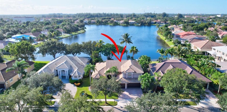 Villa ou maison à Pembroke Pines, Floride 5 chambres, 310.76 m2 № 1415370