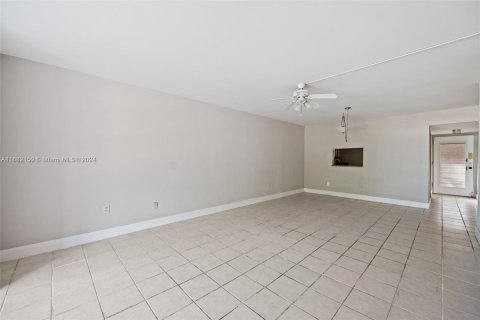 Condo in Lauderdale Lakes, Florida, 2 bedrooms  № 1423150 - photo 18