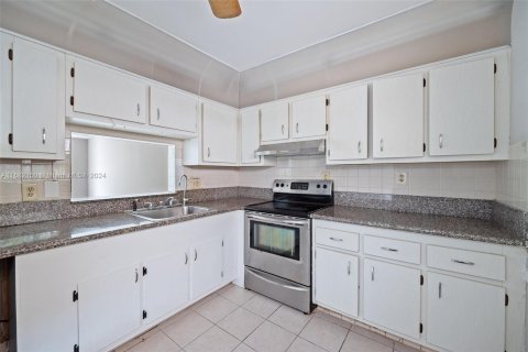 Condo in Lauderdale Lakes, Florida, 2 bedrooms  № 1423150 - photo 22