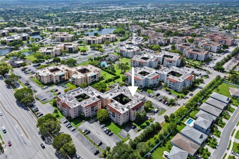 Condo in Lauderdale Lakes, Florida, 2 bedrooms  № 1423150 - photo 1