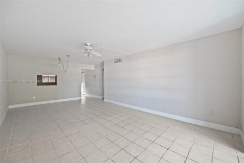 Condo in Lauderdale Lakes, Florida, 2 bedrooms  № 1423150 - photo 19