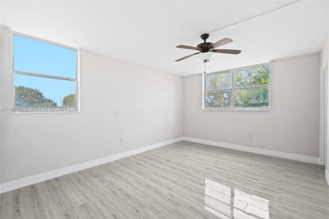 Condo in Lauderdale Lakes, Florida, 2 bedrooms  № 1423150 - photo 27