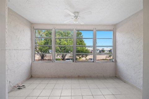 Condo in Lauderdale Lakes, Florida, 2 bedrooms  № 1423150 - photo 14