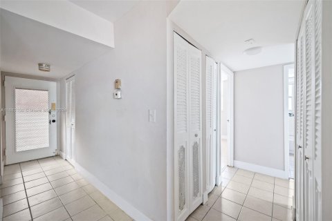 Condo in Lauderdale Lakes, Florida, 2 bedrooms  № 1423150 - photo 25