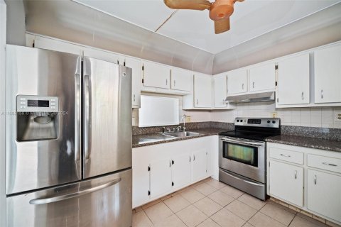 Condo in Lauderdale Lakes, Florida, 2 bedrooms  № 1423150 - photo 20