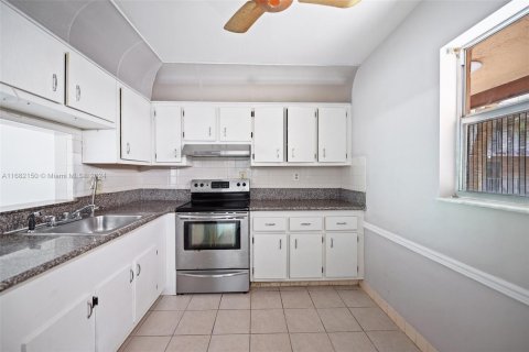 Condo in Lauderdale Lakes, Florida, 2 bedrooms  № 1423150 - photo 21