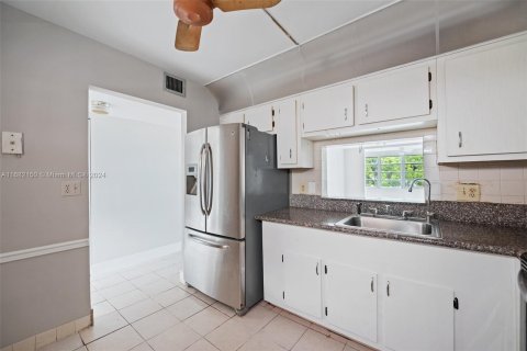 Condo in Lauderdale Lakes, Florida, 2 bedrooms  № 1423150 - photo 24