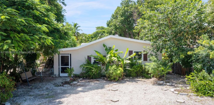 House in Key Largo, Florida 3 bedrooms, 129.6 sq.m. № 1358920