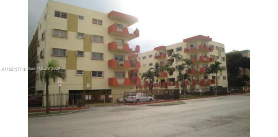 Condo à Hialeah, Floride, 3 chambres  № 1358963