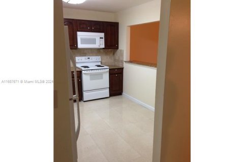 Condominio en venta en Hialeah, Florida, 3 dormitorios, 130.06 m2 № 1358963 - foto 6