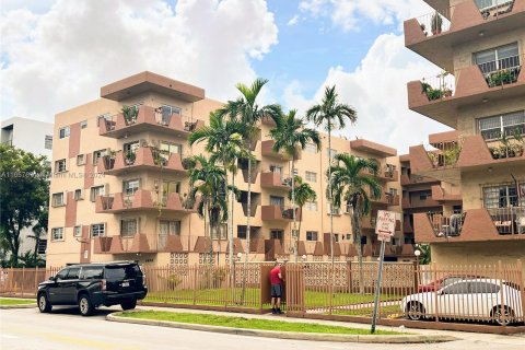 Condominio en venta en Hialeah, Florida, 3 dormitorios, 130.06 m2 № 1358963 - foto 12