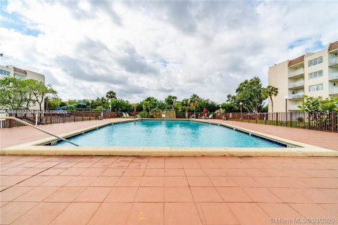 Condo in Hialeah, Florida, 1 bedroom  № 1358919 - photo 3