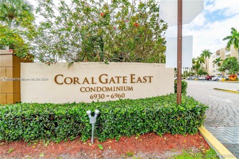 Condo in Hialeah, Florida, 1 bedroom  № 1358919 - photo 1