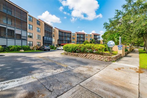 Condo in Hollywood, Florida, 2 bedrooms  № 1057825 - photo 1