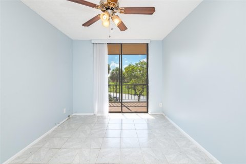 Condo in Hollywood, Florida, 2 bedrooms  № 1057825 - photo 23